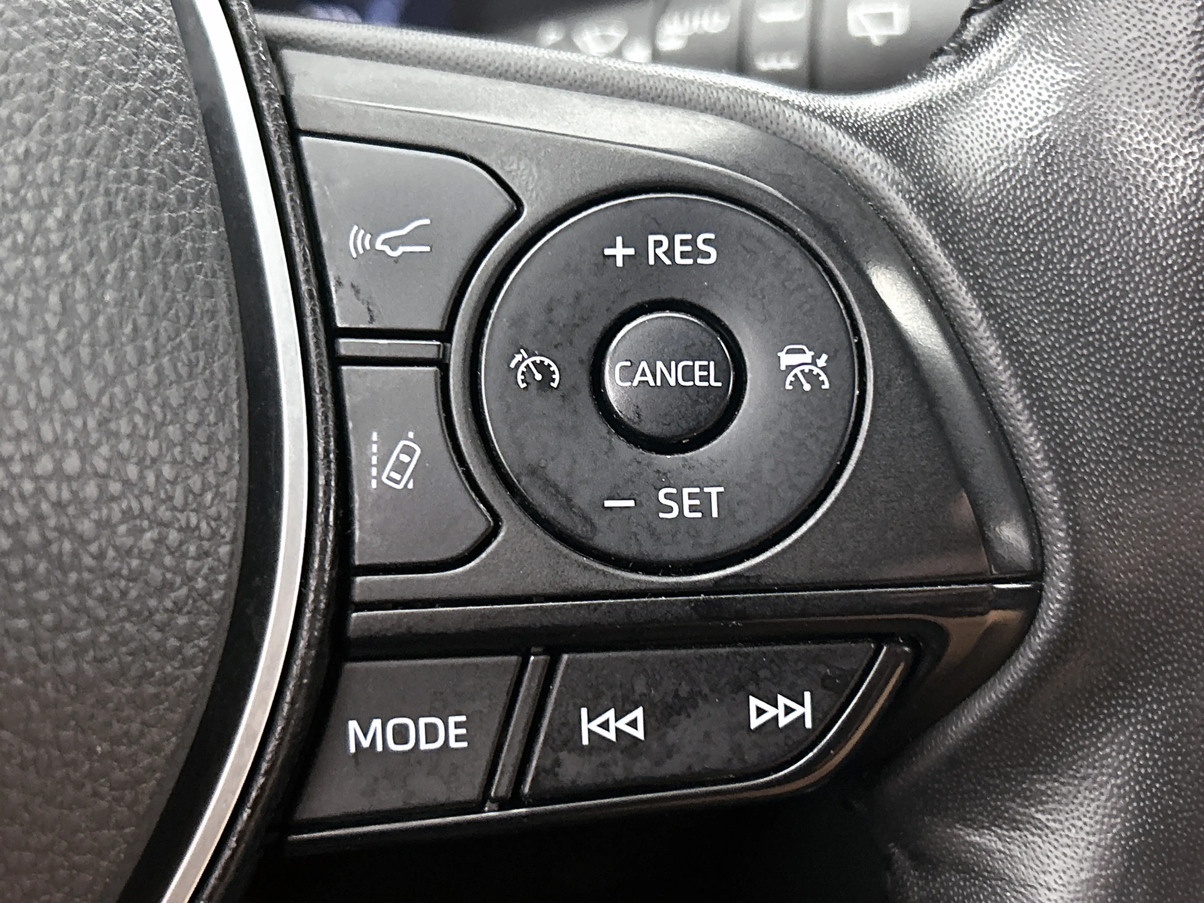 Toyota RAV 4 2.5 Hybrid AWD Executive — photo 14