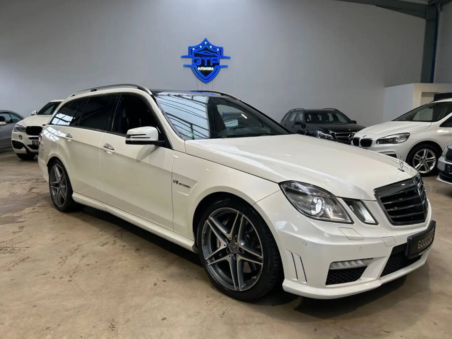 Mercedes-Benz E 63 AMG E  T-Modell *Pano*Memory*Ambiente* - 2