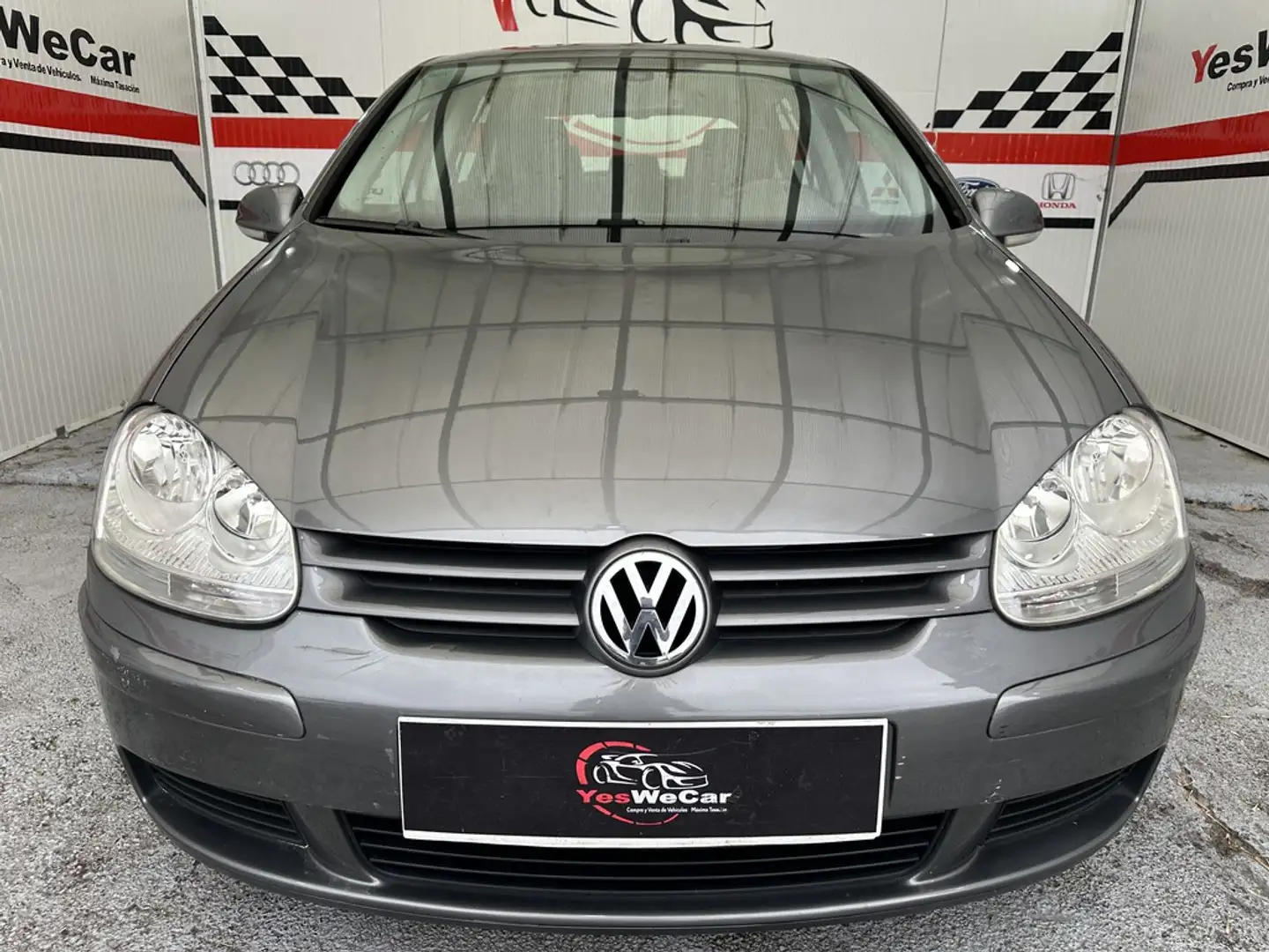 Volkswagen Golf 1.9TDI Trendline 105 Šedá - 2