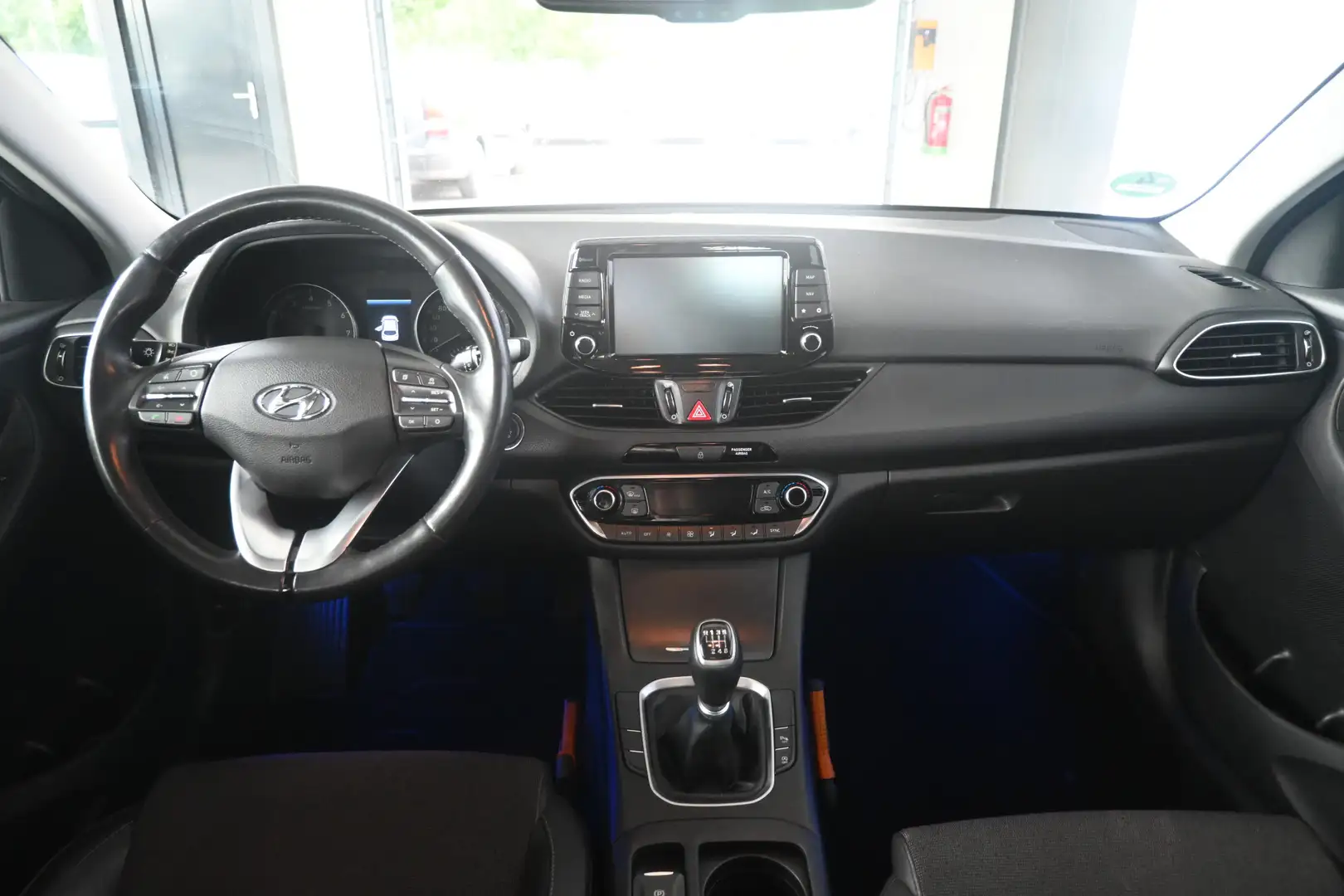 Hyundai i30 Wagon 1.4 T-GDI Premium Clima Cruise Control Navig Grijs - 2