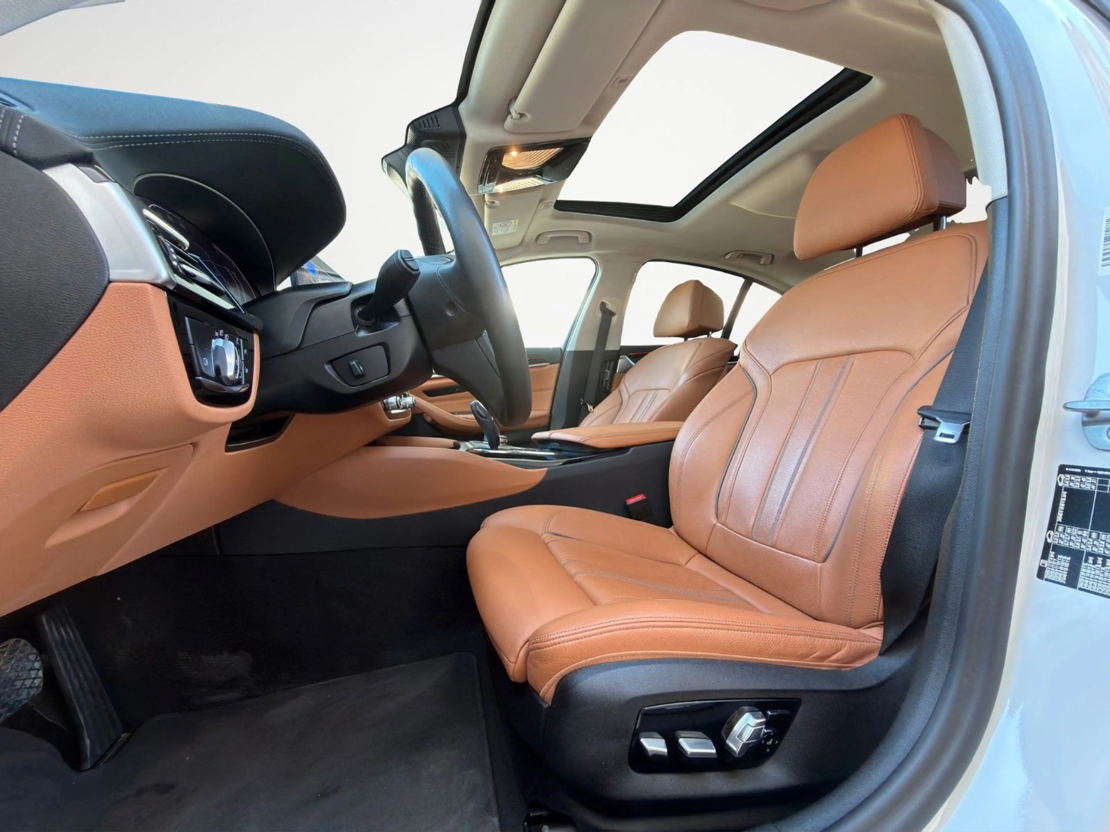 BMW 520 d Luxury Line*HUD*Memory*Schiebedach*LASER* — photo 9