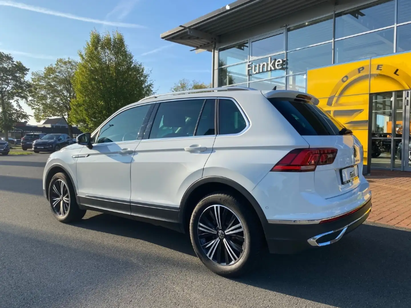 Volkswagen Tiguan Elegance 1.5 TSI AT BMT Start-Stopp EU6d Navi Digi Blanco - 2