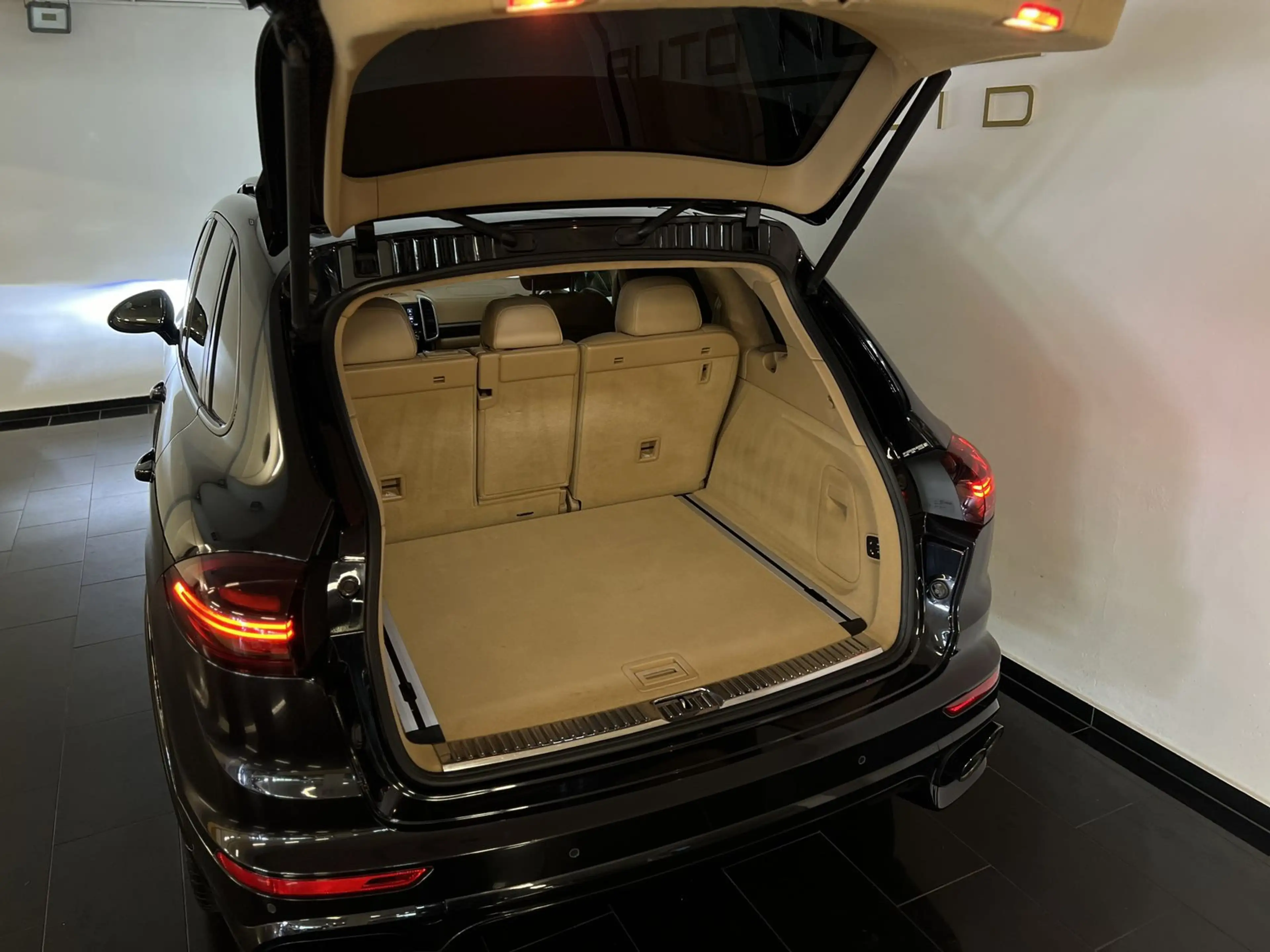 Porsche Cayenne GTS*Burmester*Pano*AHK*PDLS+*Luft*360°* — photo 8