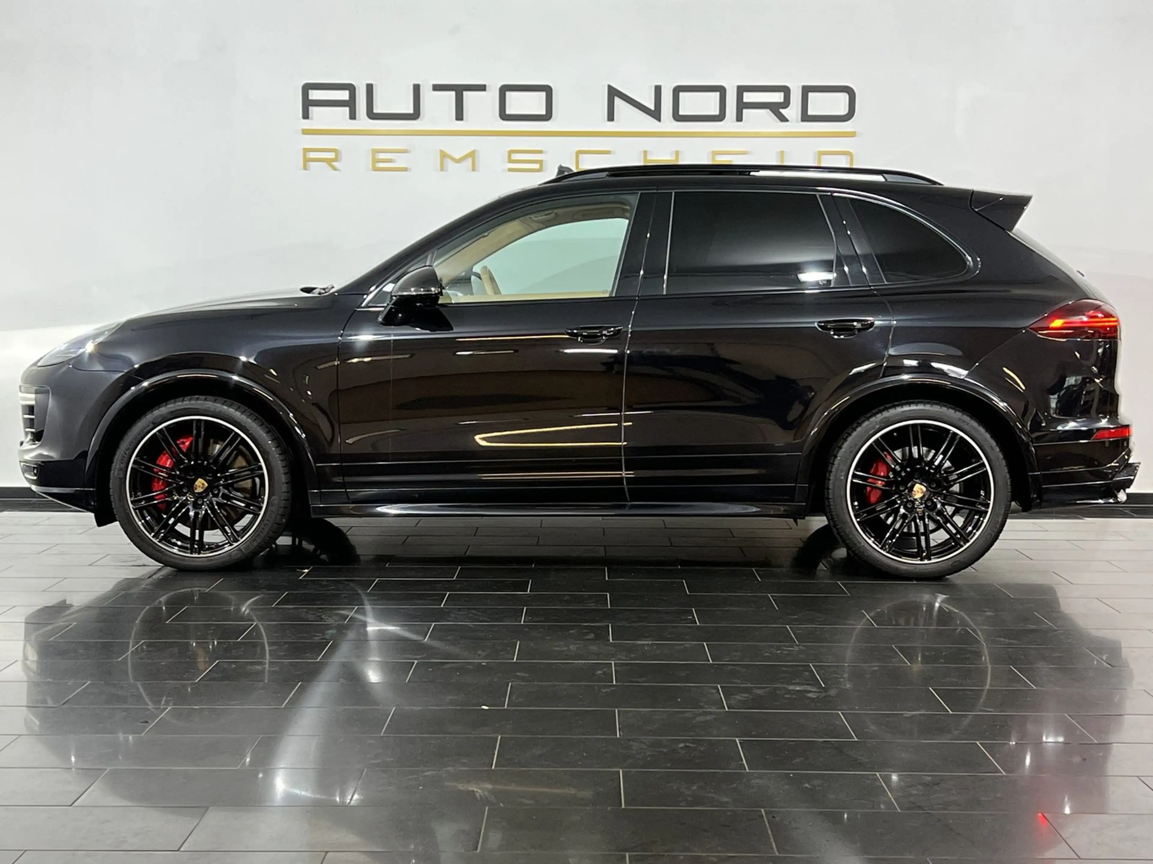 Porsche Cayenne GTS*Burmester*Pano*AHK*PDLS+*Luft*360°* — photo 11