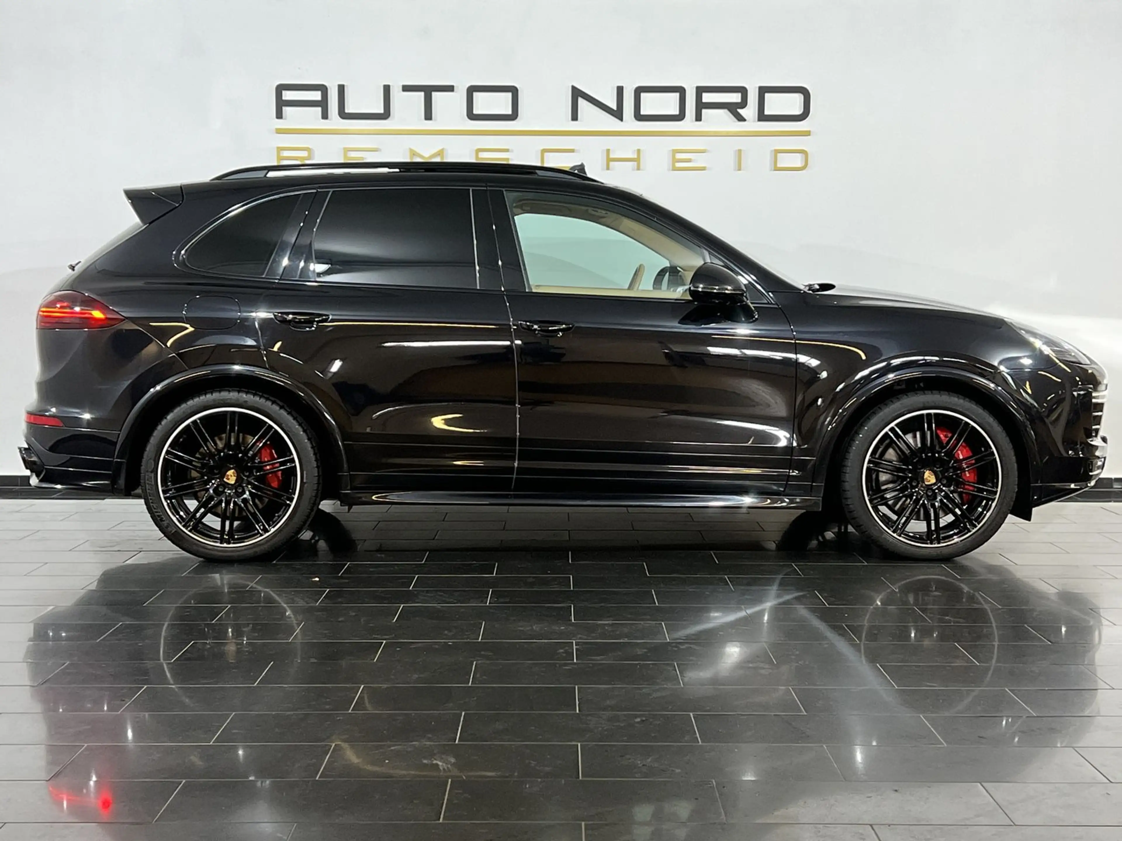 Porsche Cayenne GTS*Burmester*Pano*AHK*PDLS+*Luft*360°* — photo 4