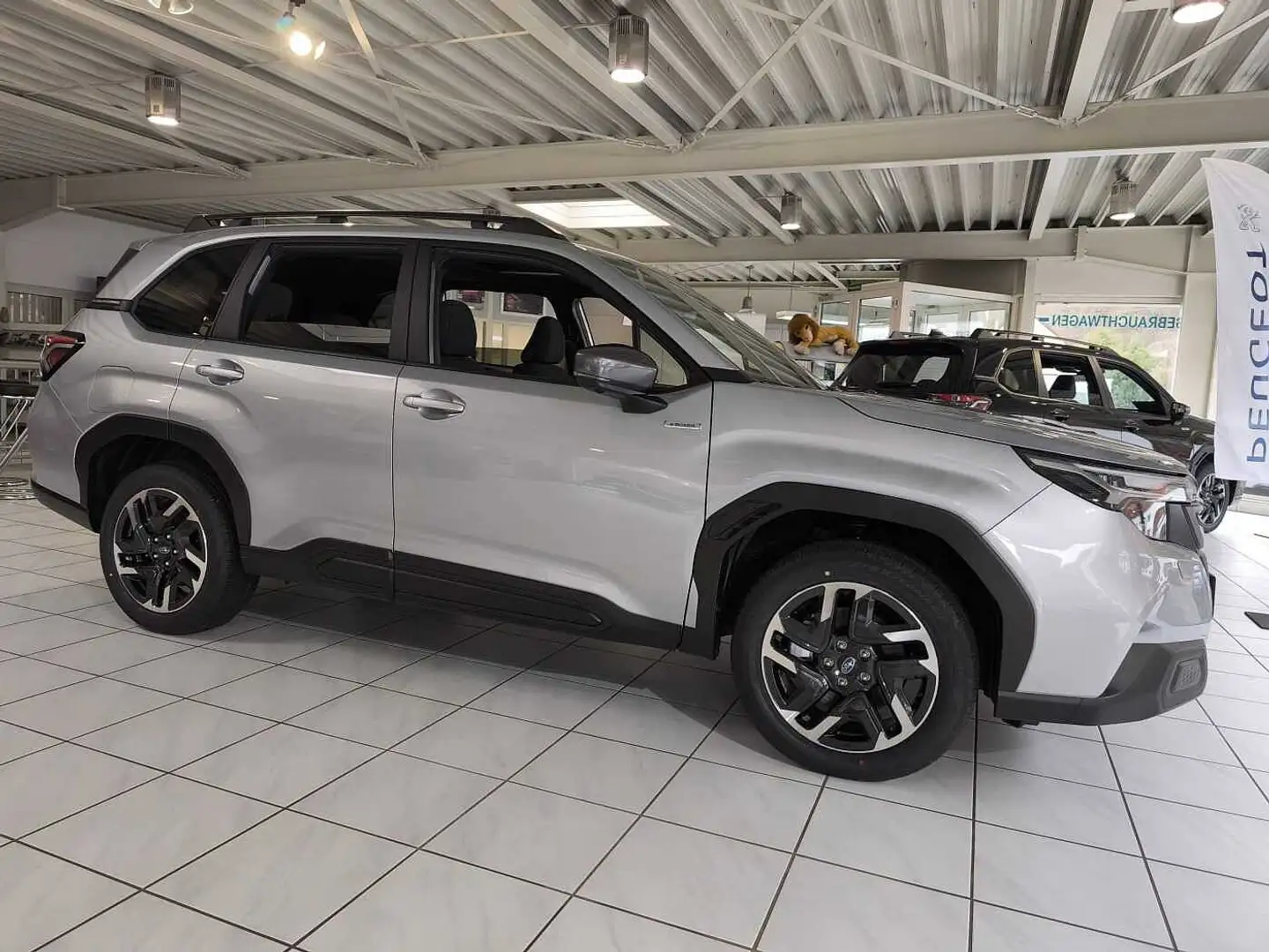 Subaru Forester 2.0ie e-BOXER Exclusive Lineart Argento - 2