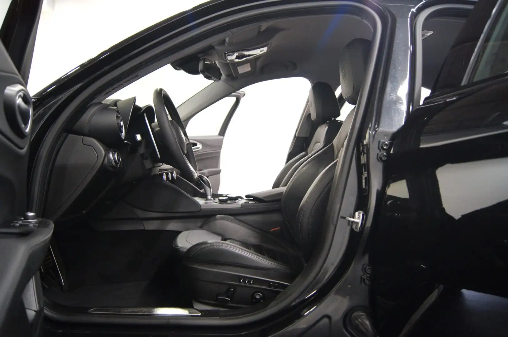 Alfa Romeo Giulia Super Veloce Paket|ACC|XENON|LHZG|1HD|KAM Schwarz - 2