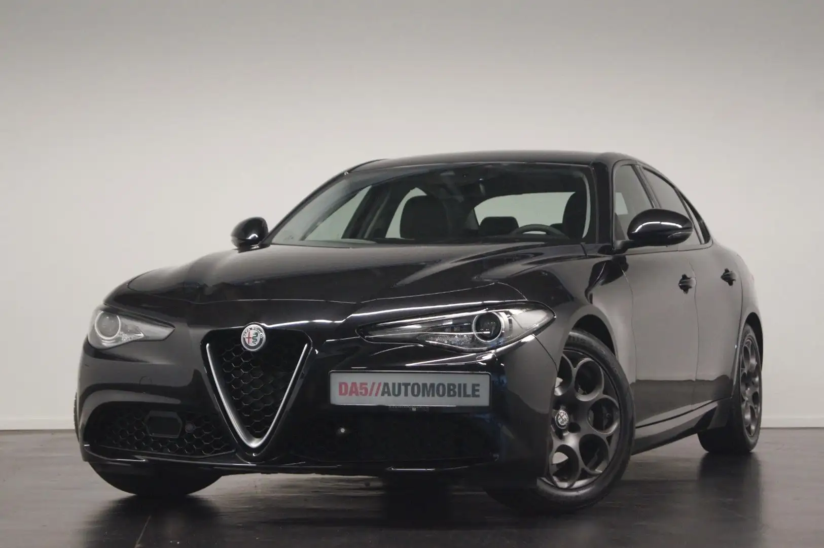 Alfa Romeo Giulia Super Veloce Paket|ACC|XENON|LHZG|1HD|KAM Schwarz - 1