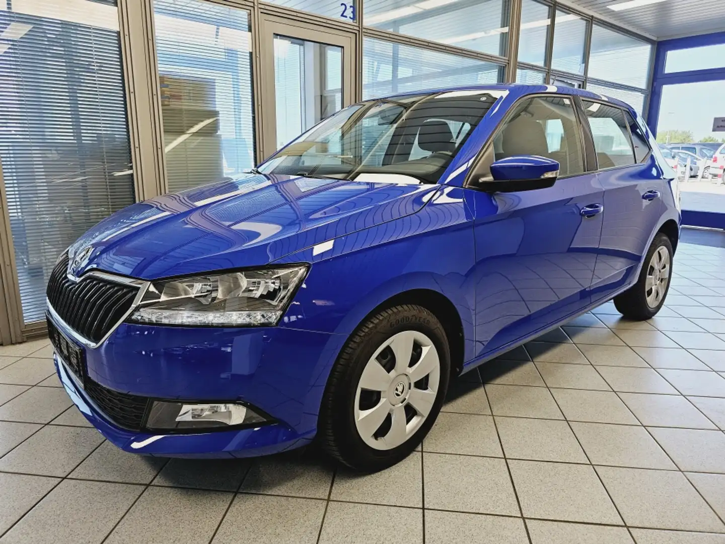 Skoda Fabia 1.Hand,Allwetterreifen,PDC,Klima plava - 2