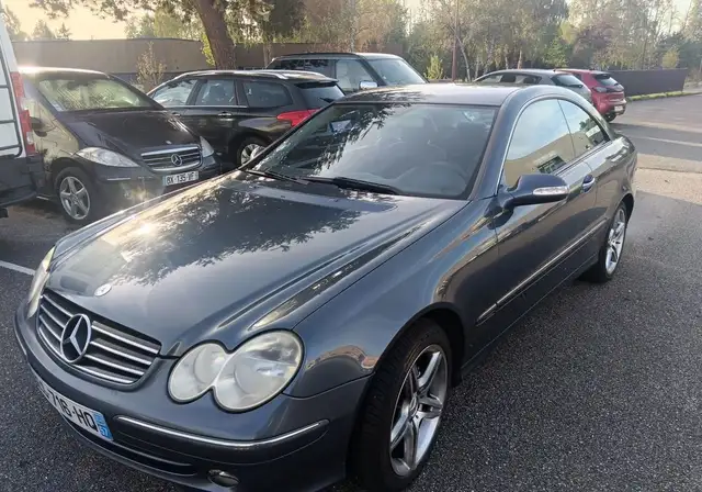 Mercedes-Benz CLK view 5