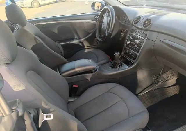 Mercedes-Benz CLK view 3