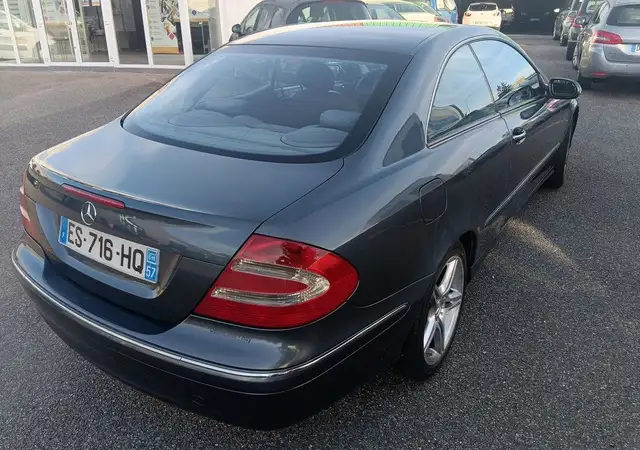 Mercedes-Benz CLK view 2