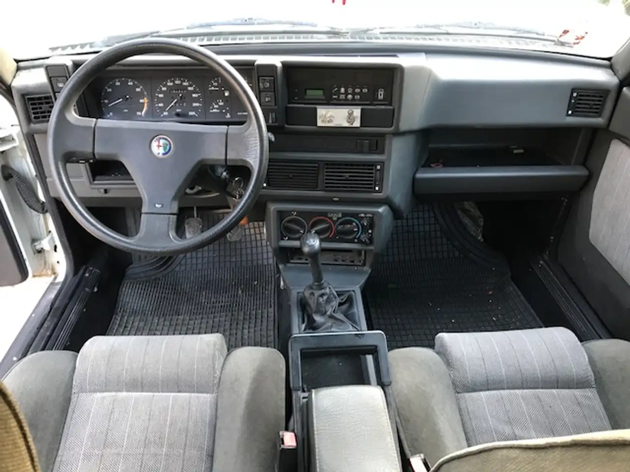 Alfa Romeo 75 1.8 IE Lusso con Aria cond. originale, foto 11