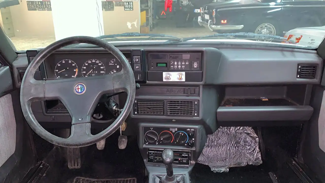 Alfa Romeo 75 1.8 IE Lusso con Aria cond. originale, foto 12