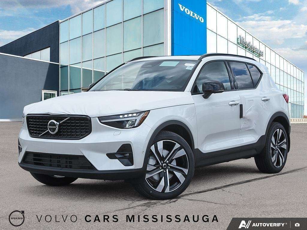 2026 Volvo XC40 B5 AWD Plus Dark Theme