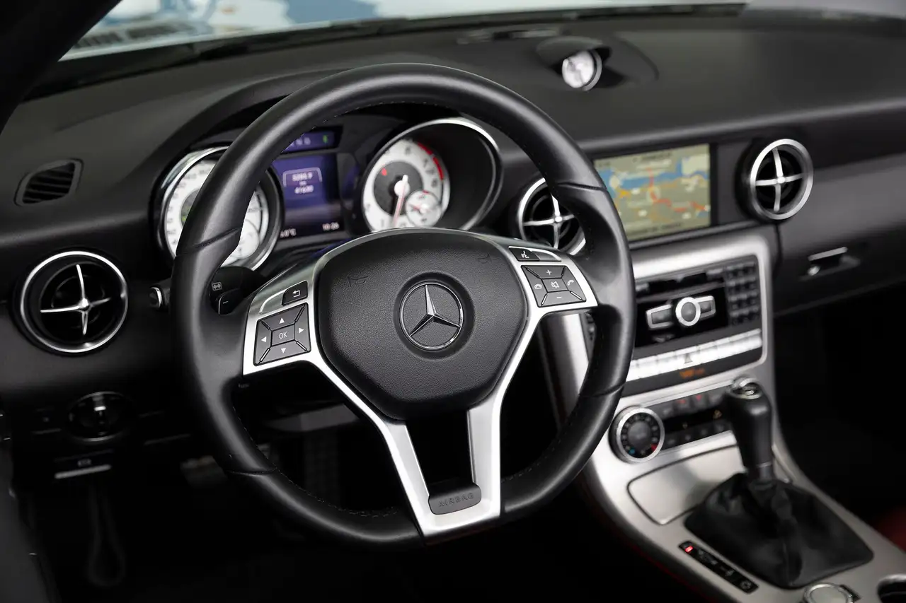 Mercedes-Benz SLK снимка Mercedes-Benz SLK