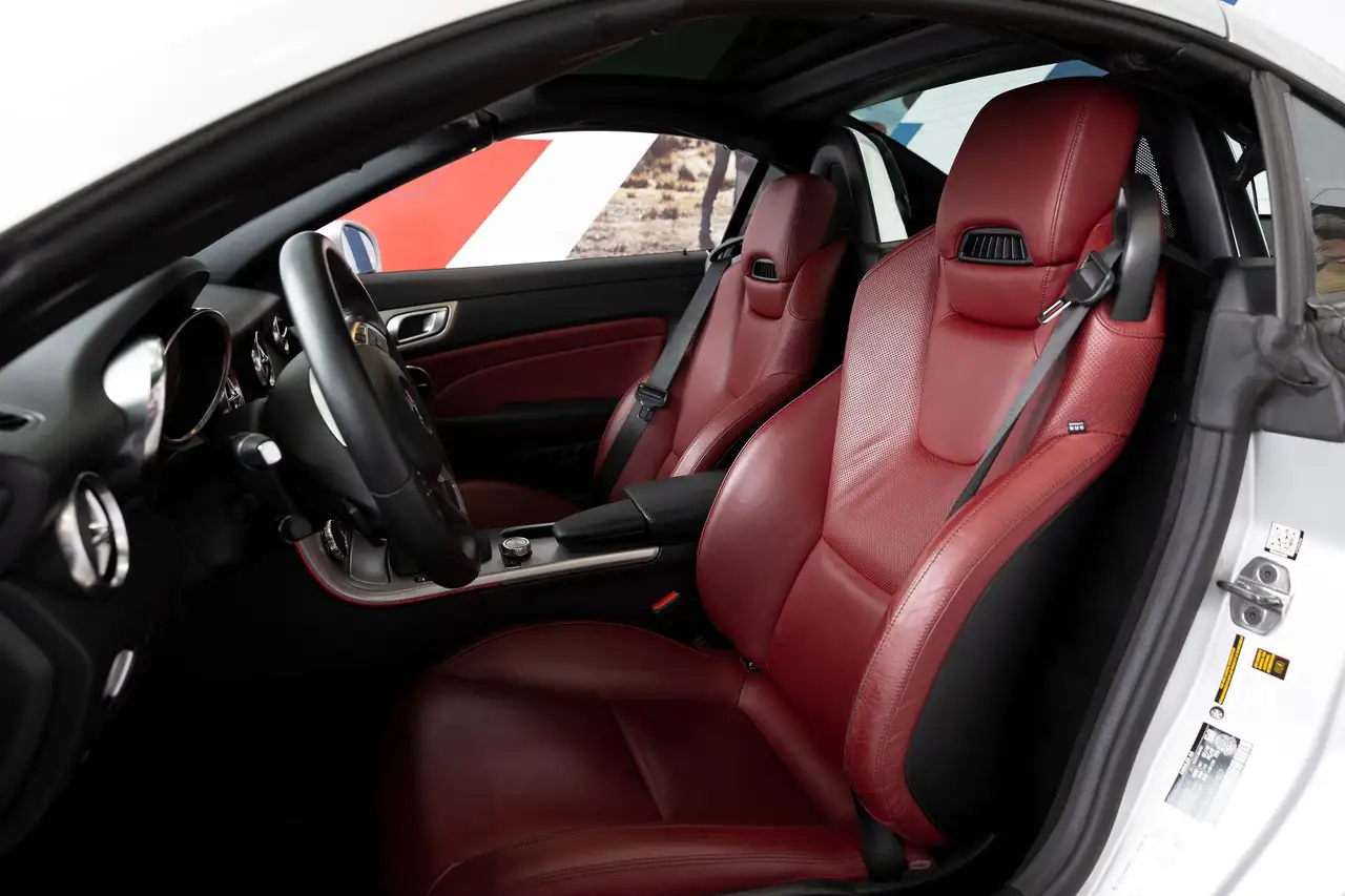 Mercedes-Benz SLK снимка Mercedes-Benz SLK