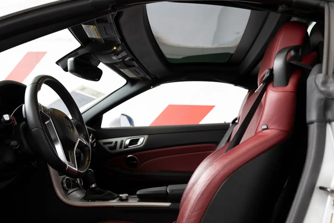 Mercedes-Benz SLK снимка Mercedes-Benz SLK