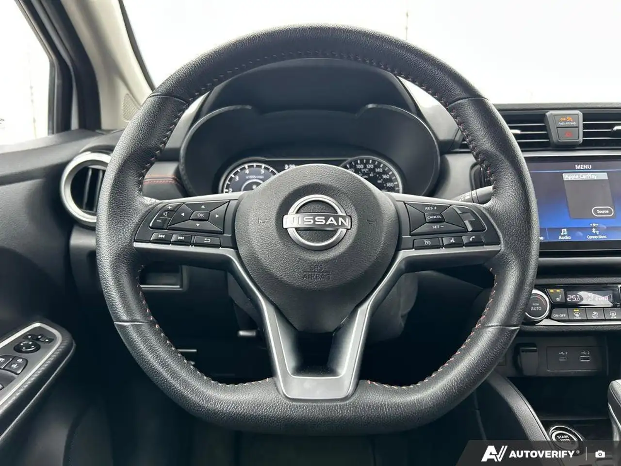 Nissan Versa снимка Nissan Versa