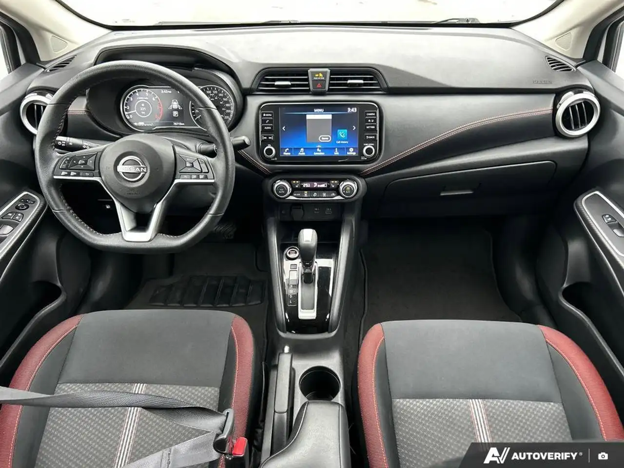 Nissan Versa снимка Nissan Versa