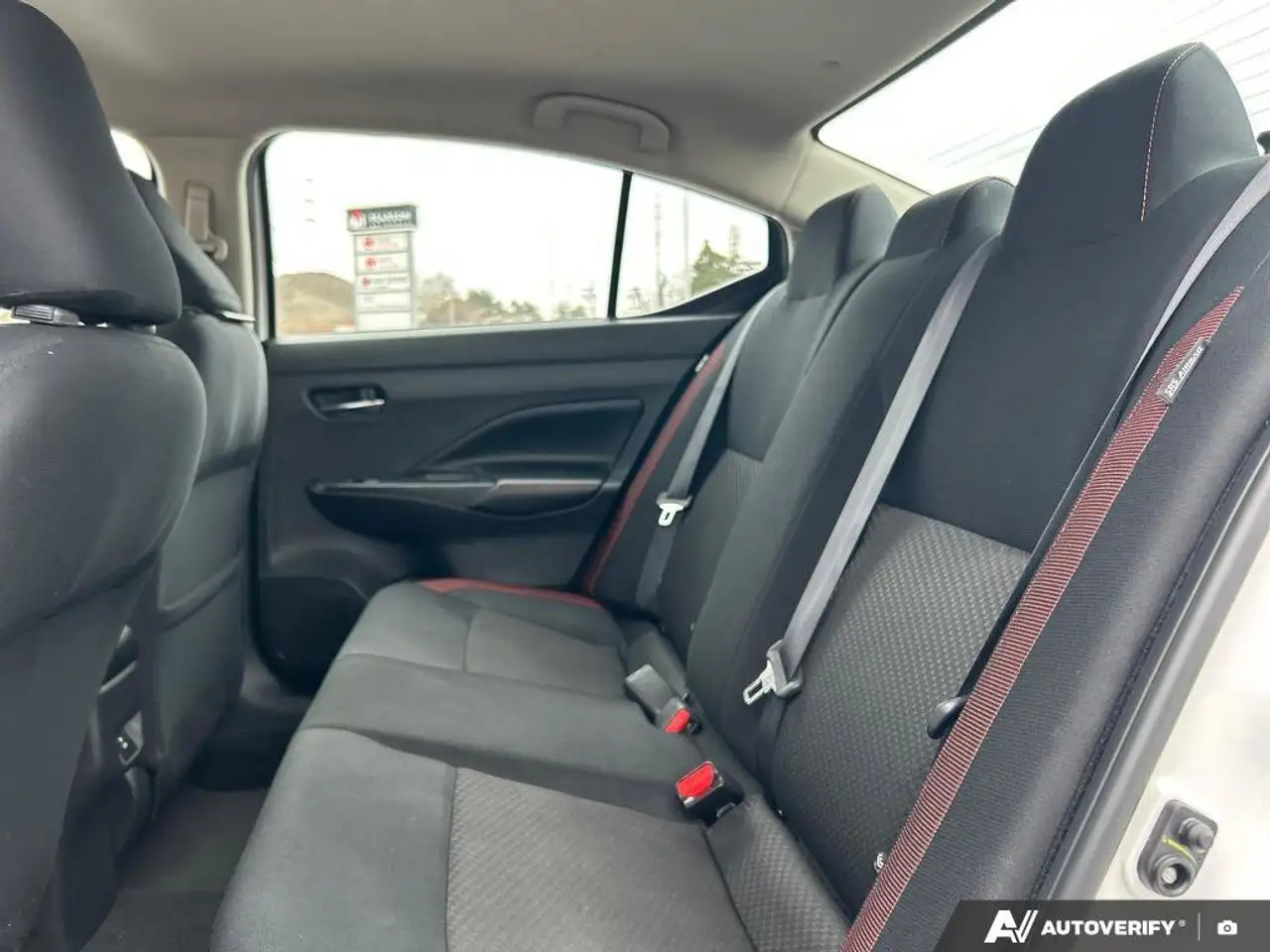 Nissan Versa снимка Nissan Versa