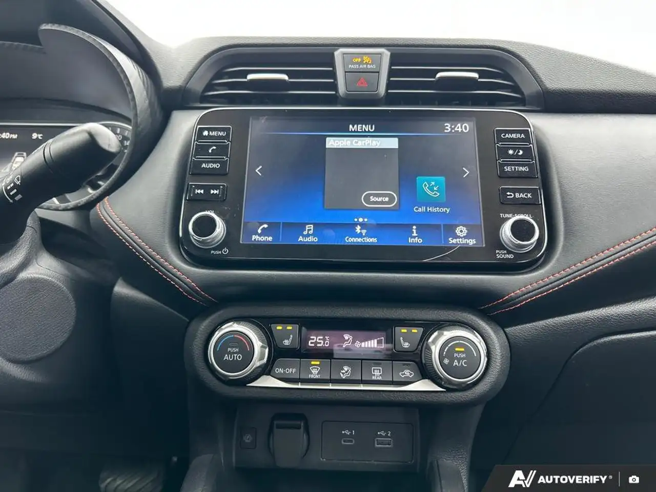 Nissan Versa снимка Nissan Versa