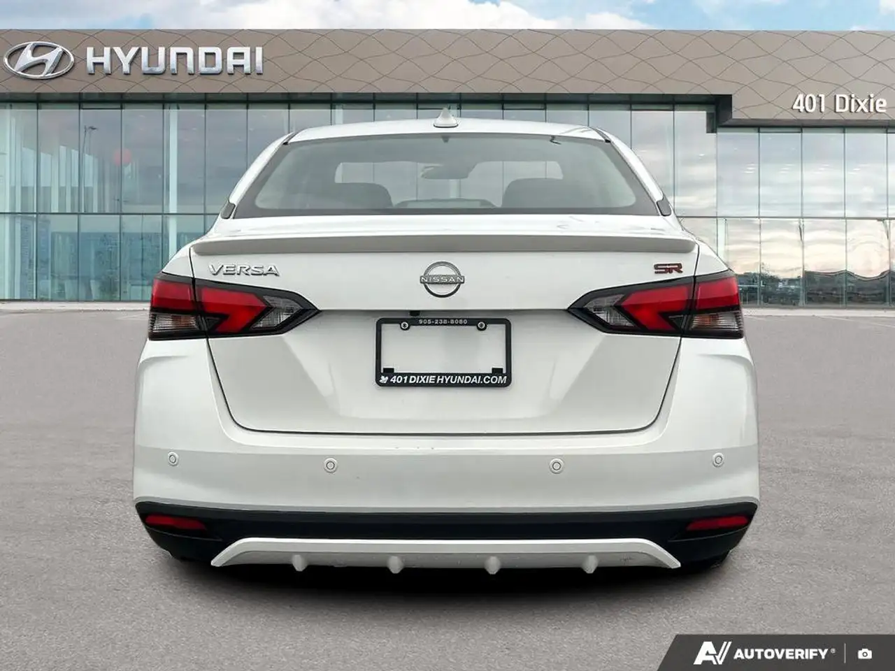 Nissan Versa снимка Nissan Versa