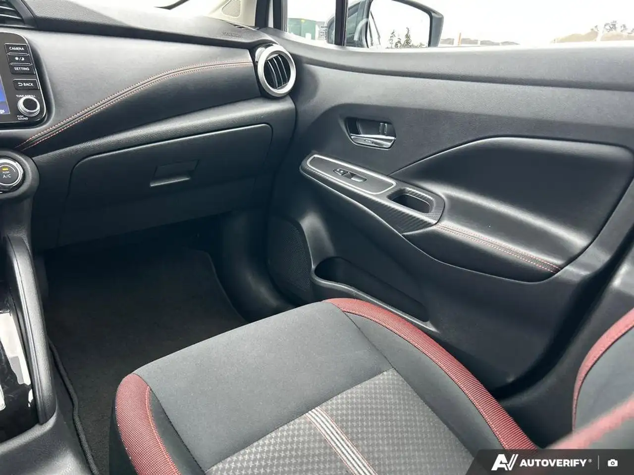 Nissan Versa снимка Nissan Versa