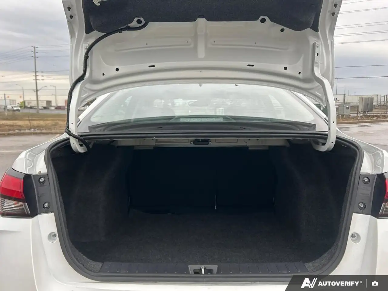 Nissan Versa снимка Nissan Versa