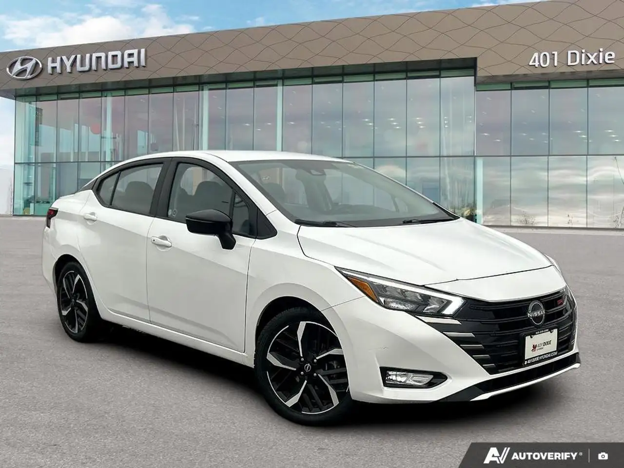 Nissan Versa снимка Nissan Versa