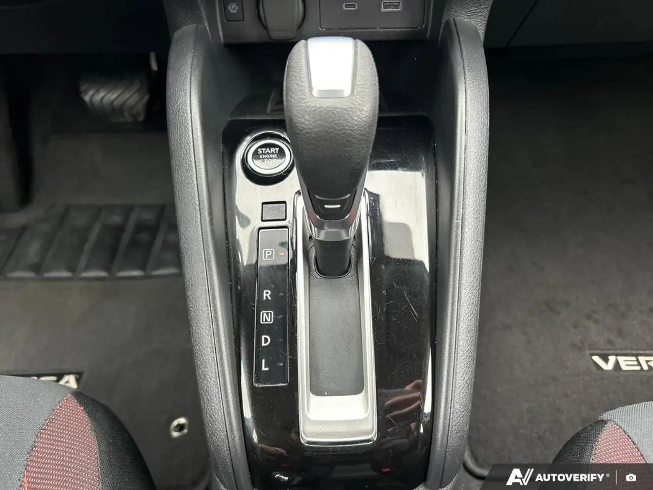 Nissan Versa снимка Nissan Versa