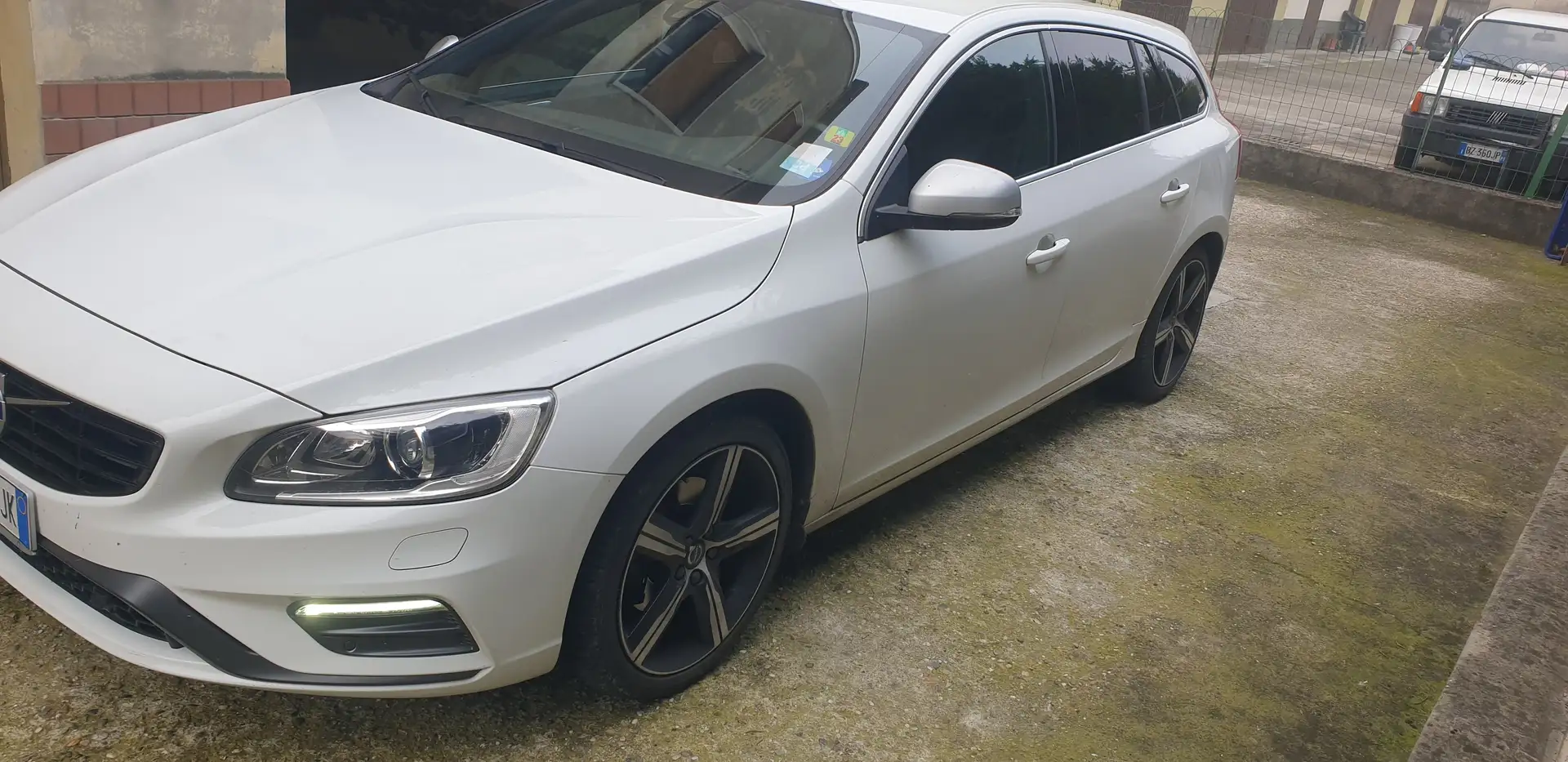 Volvo V60 V60+I+20142.0+d3+R-design+(momentum) Bianco - 1