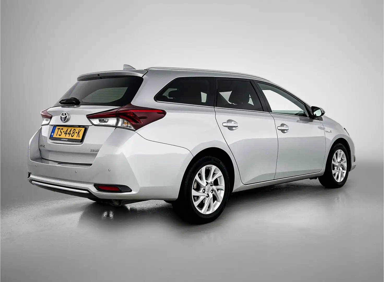 Toyota Auris 1.8 Hybrid Energy Plus | Navigatie | PDC voor en a Gris - 2