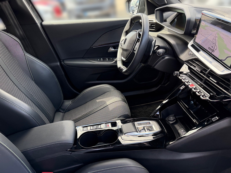 Peugeot 2008 1.2 PureTech 130 GT ACC KeyLess LED Navi — photo 14