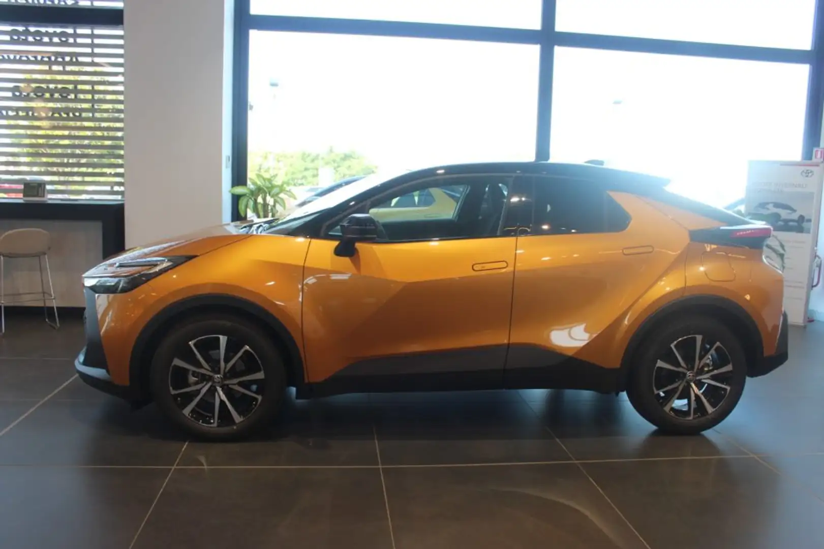 Toyota C-HR 1.8 HV Trend - 2