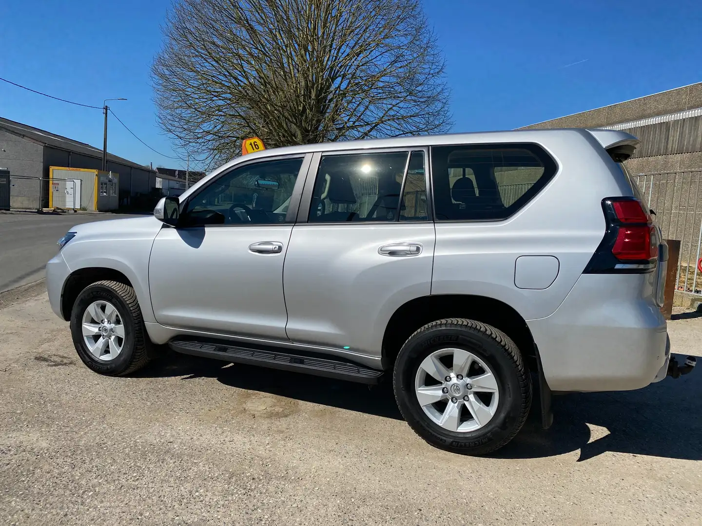 Toyota Land Cruiser 2.8 D-4D Comfort  automatique 7 places 46,240 htva Argent - 2