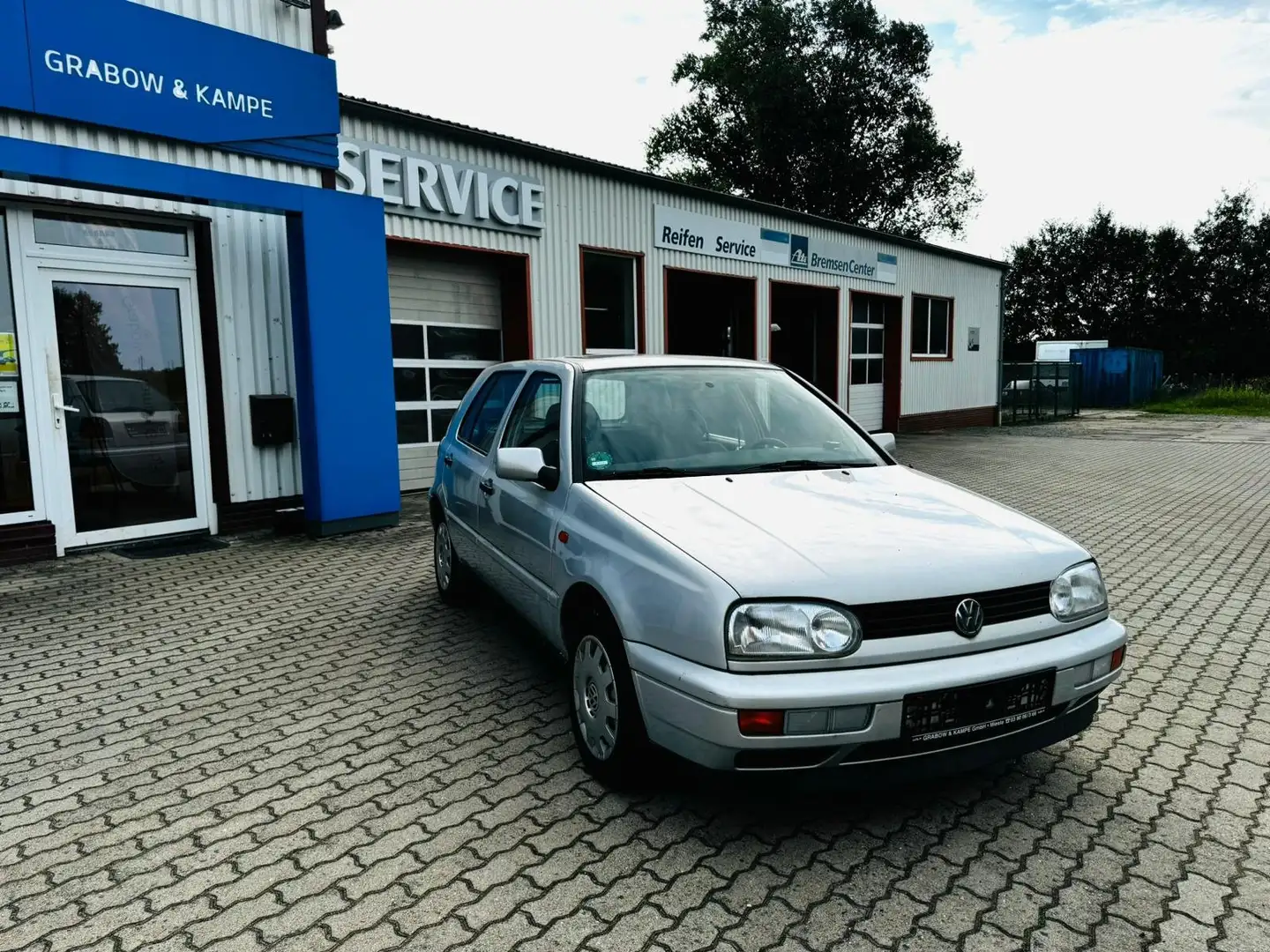 Volkswagen Golf 1.8 Avenue Silber - 2