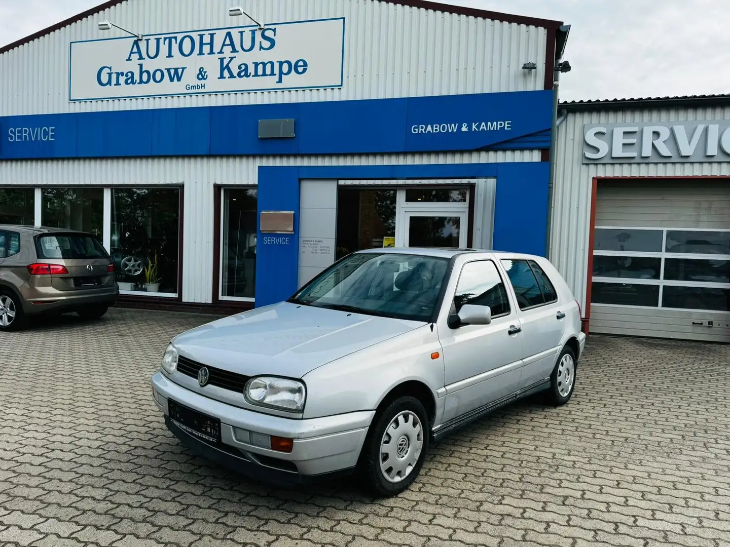 Volkswagen Golf 1.8 Avenue Silber - 1