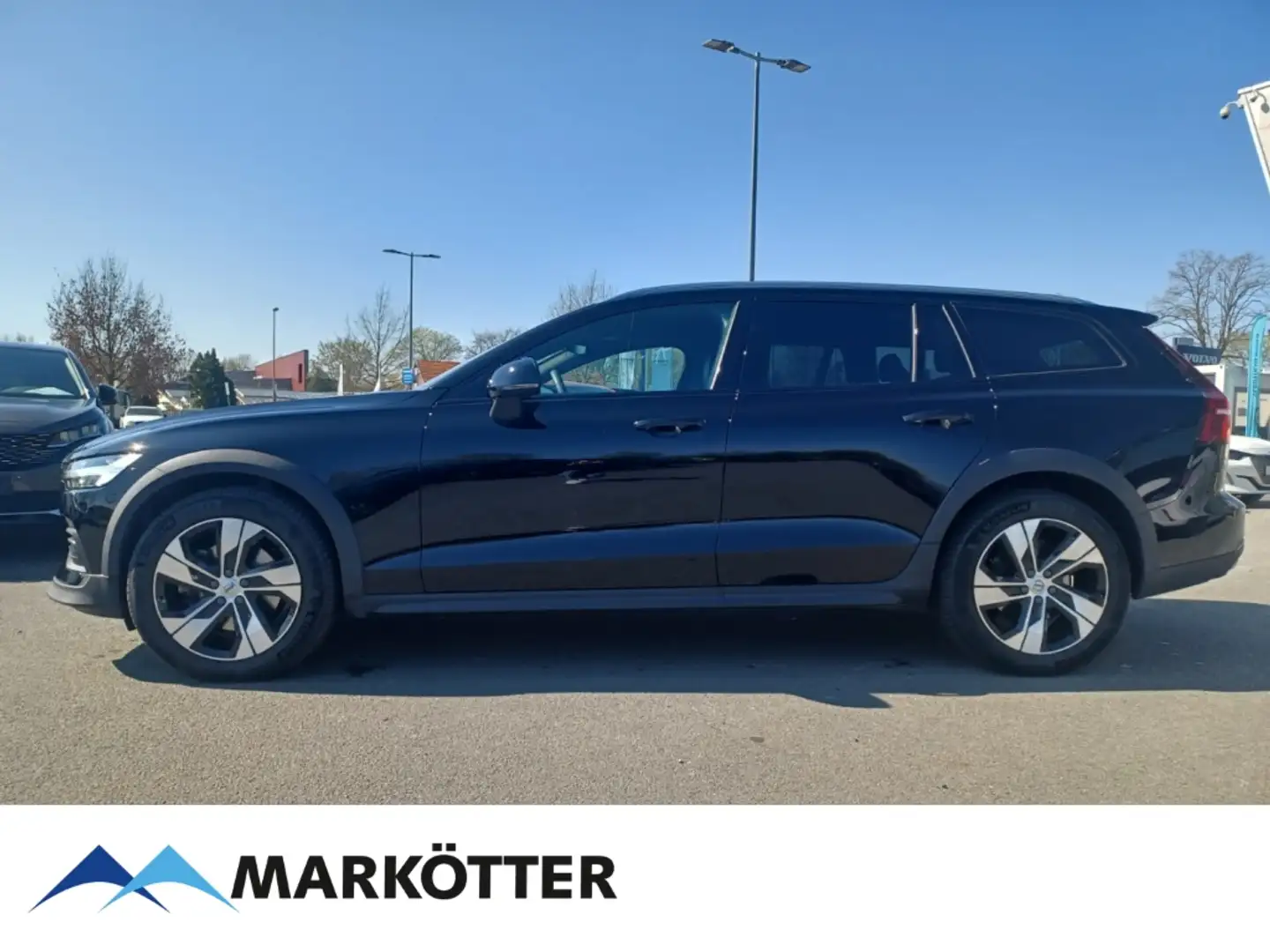 Volvo V60 Cross Country B4 AWD Plus CAM/4xSHZ/LHZ Zwart - 2