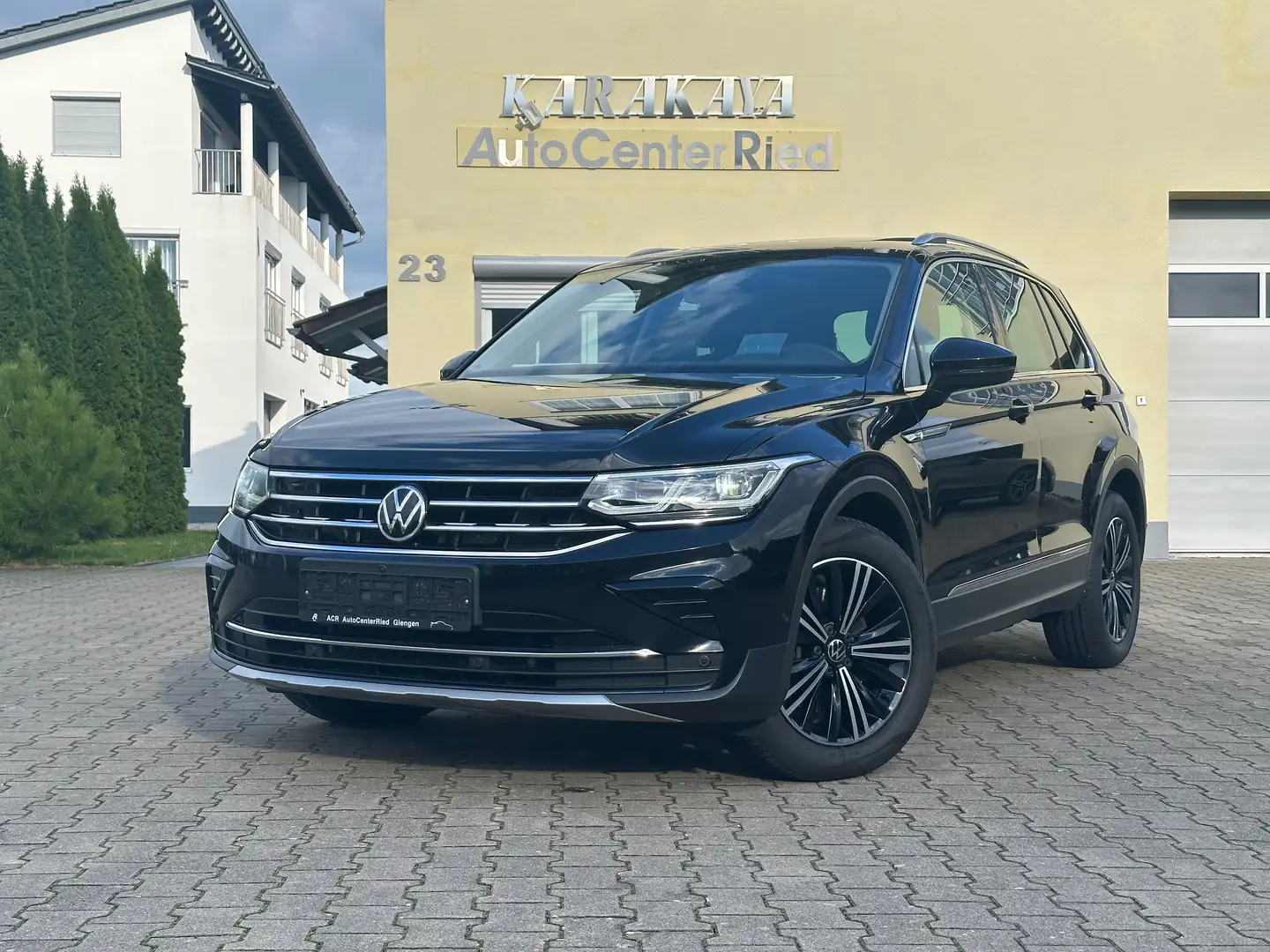 Volkswagen Tiguan 2.0TDI DSG 4Motion LED Matrix/Head up/Pano/AHK/360 Zwart - 1