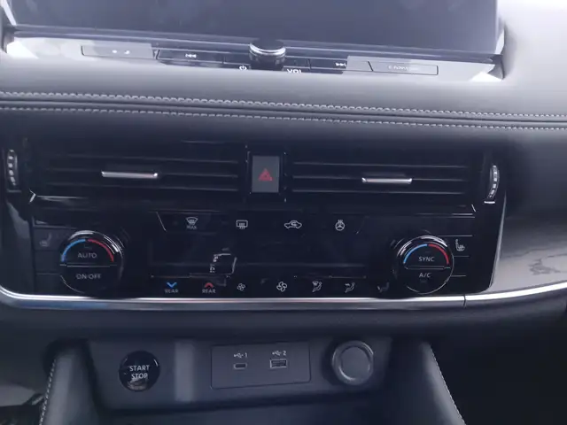 Nissan X-Trail X-TRAIL Tekna 1.5 VC-T e-4orce 214 PS 5S mit Glasdach Ansicht 12