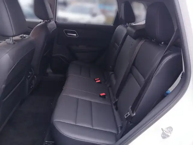 Nissan X-Trail X-TRAIL Tekna 1.5 VC-T e-4orce 214 PS 5S mit Glasdach Ansicht 8