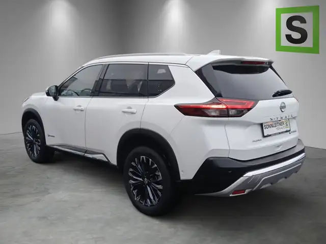 Nissan X-Trail X-TRAIL Tekna 1.5 VC-T e-4orce 214 PS 5S mit Glasdach Ansicht 2