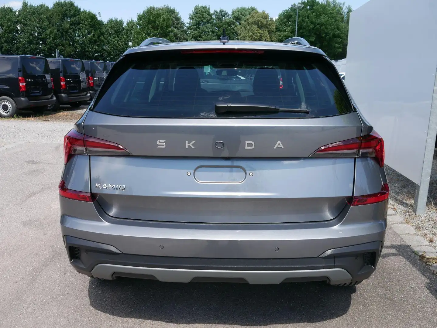 Skoda Kamiq 130 Jahre Premium Edition 1,5 TSI DSG*AHK-SCHWE... Grau - 2