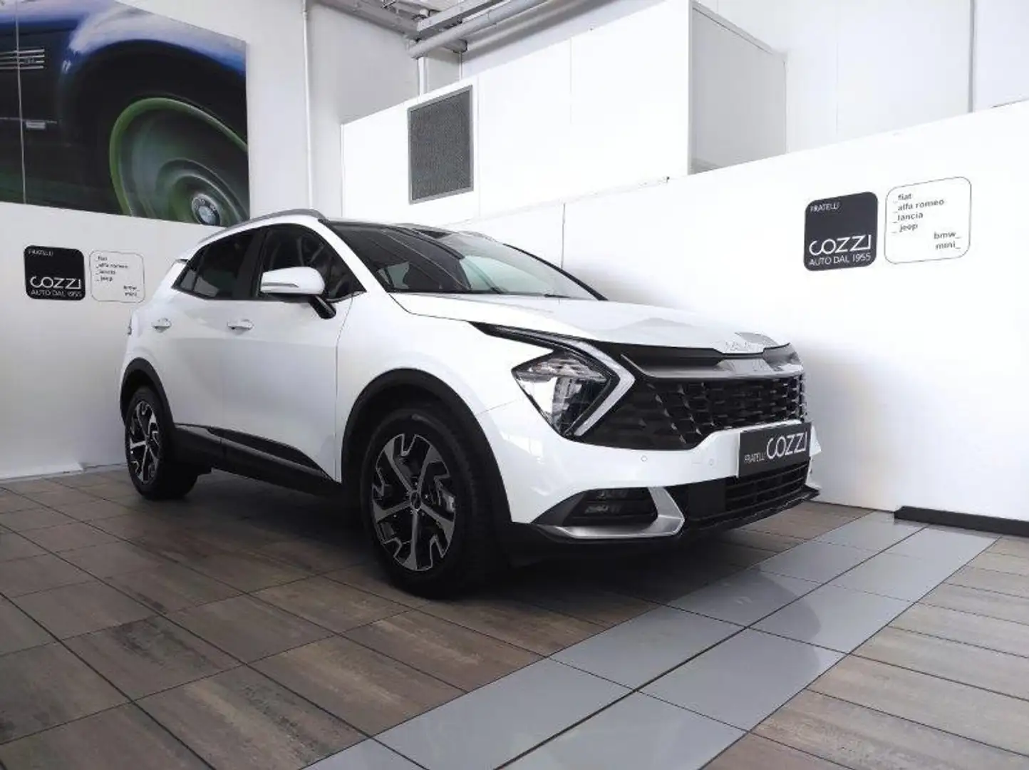 Kia Sportage 5ª serie - Sportage 1.6 TGDi HEV AT Style Bianco - 1