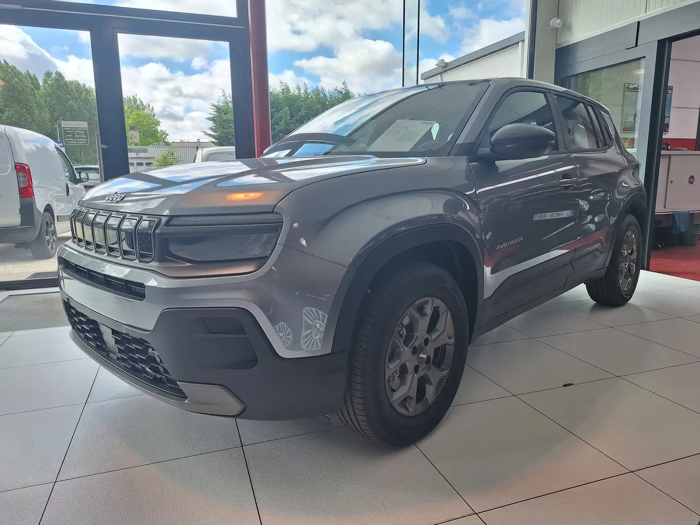 Jeep Avenger 1.2 Hybrid Longitude Gris - 1