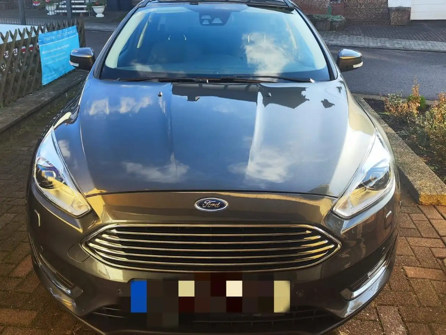 Ford Focus Focus 1.5 EcoBoost Automatik Titanium Grau - 1