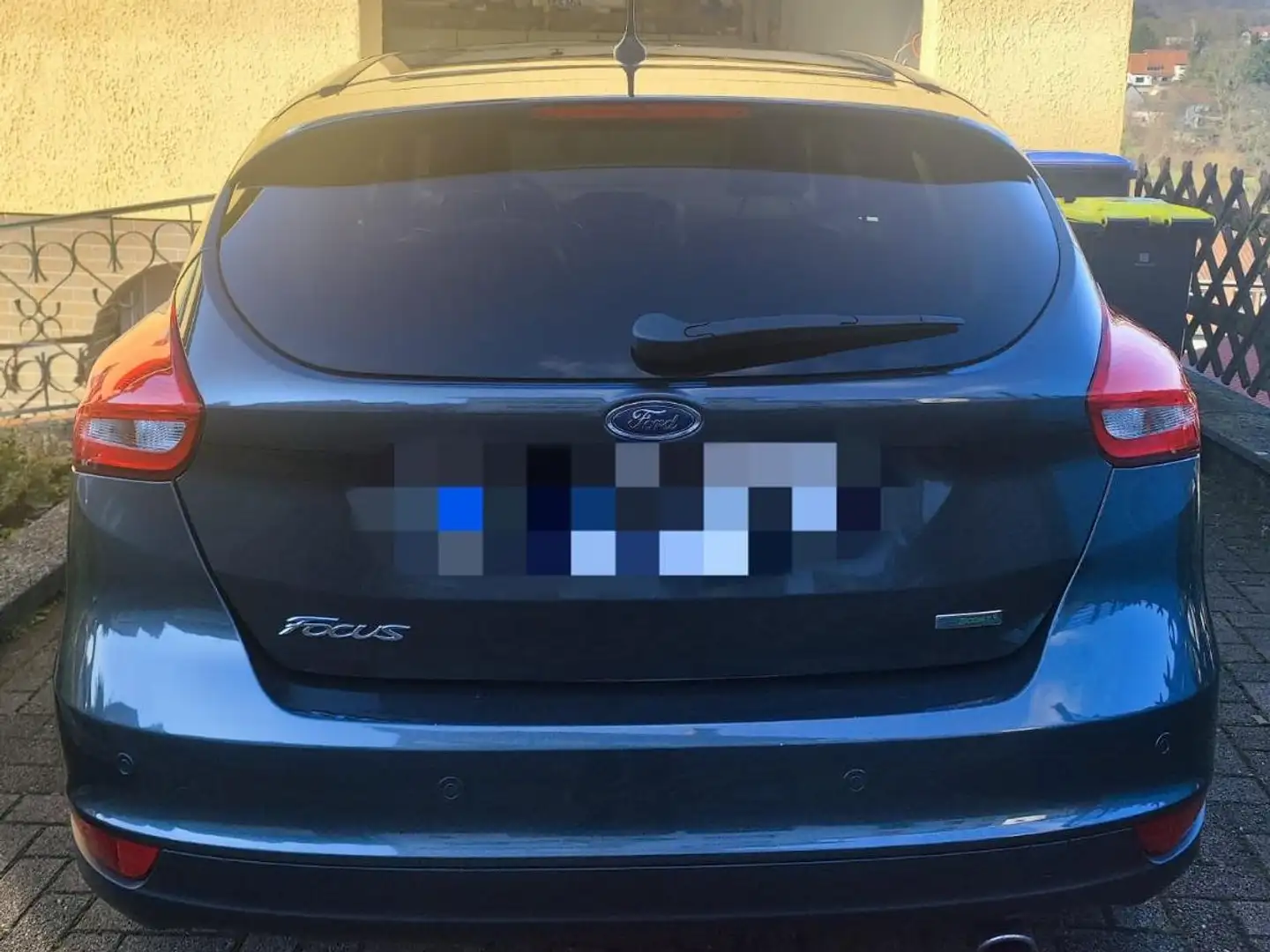 Ford Focus Focus 1.5 EcoBoost Automatik Titanium Grau - 2