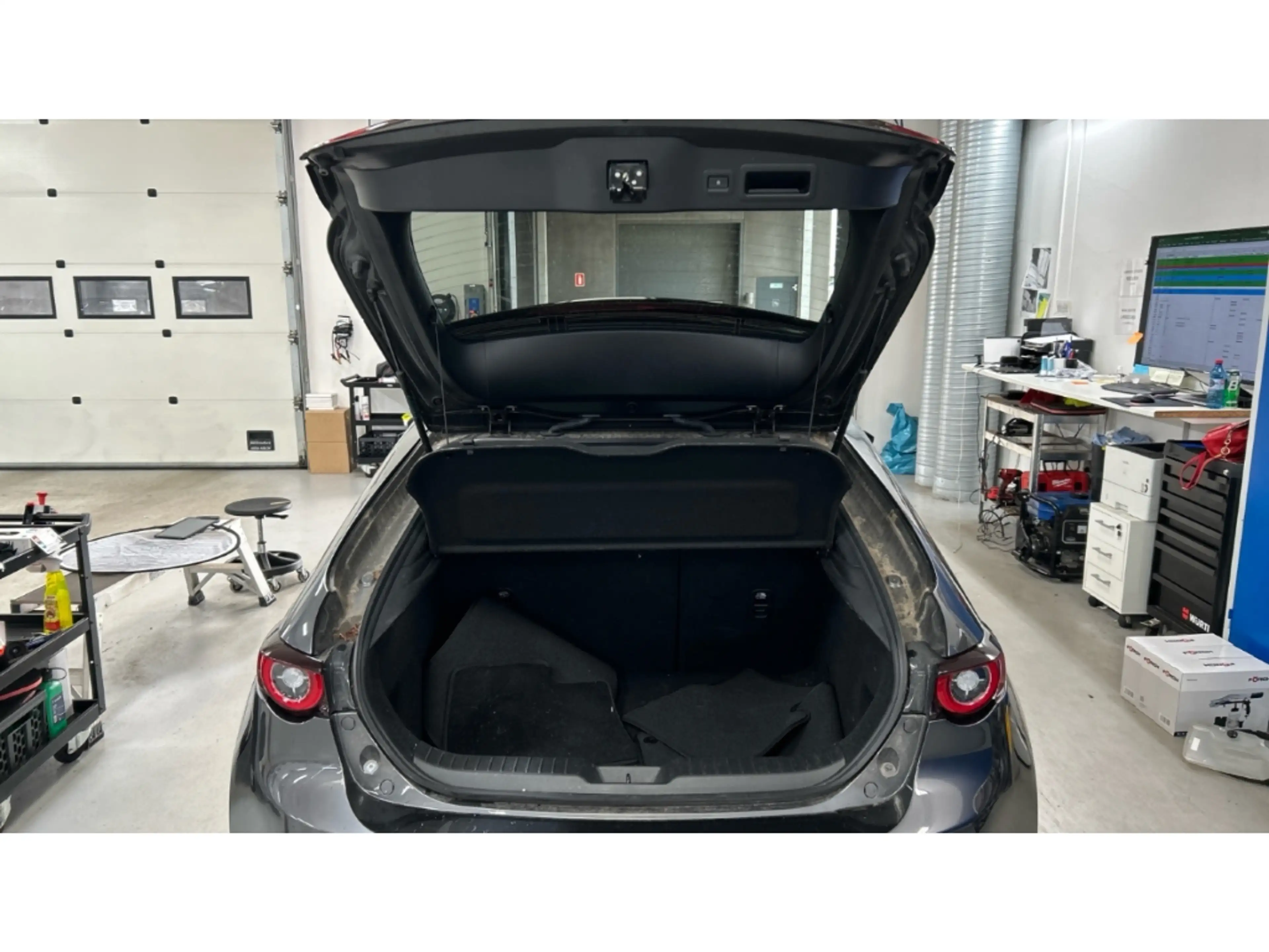 Mazda 3 2.0 SKYACTIV-G Homura Kamera Head-Up Navi LED — photo 12