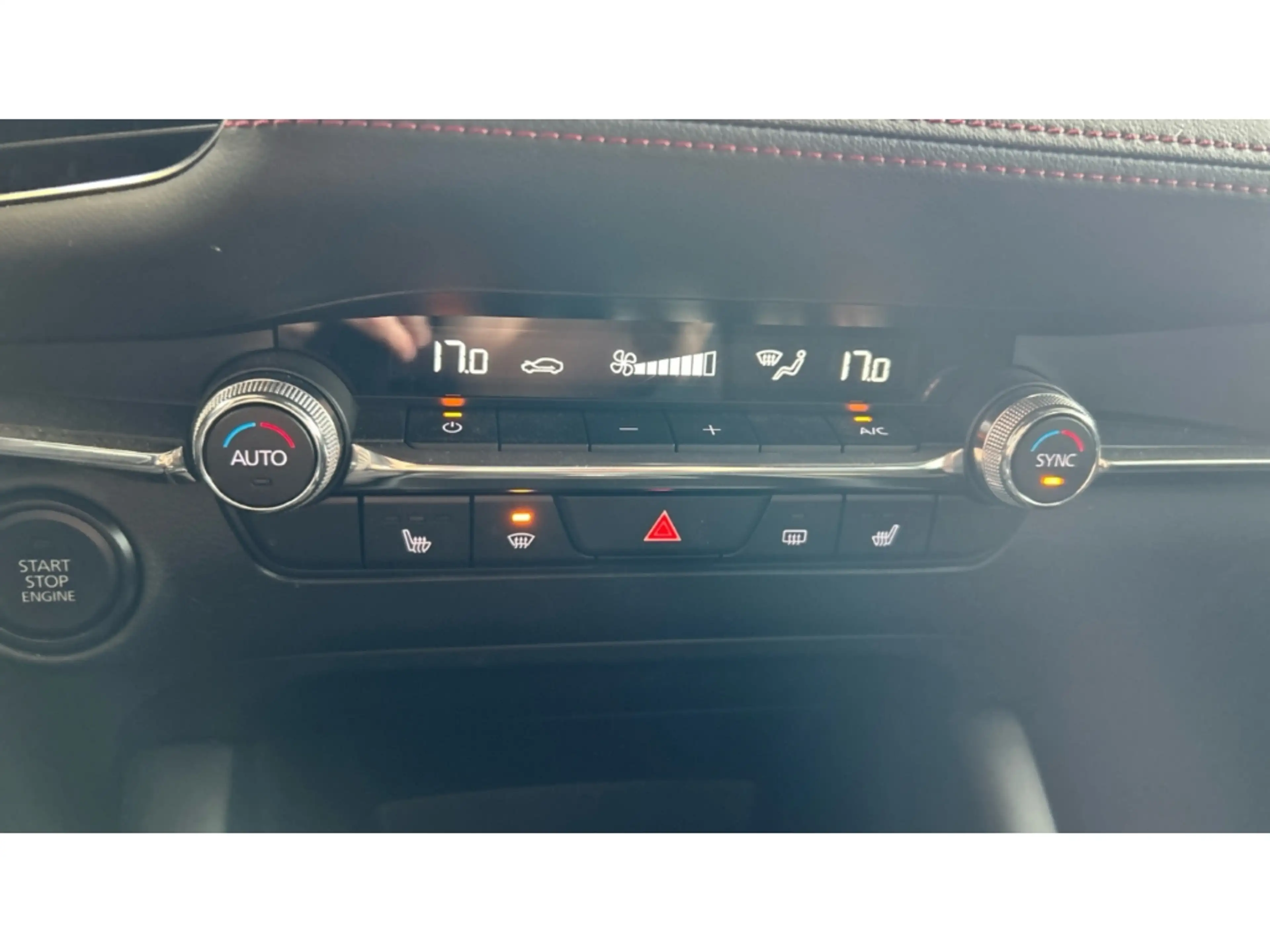 Mazda 3 2.0 SKYACTIV-G Homura Kamera Head-Up Navi LED — photo 10